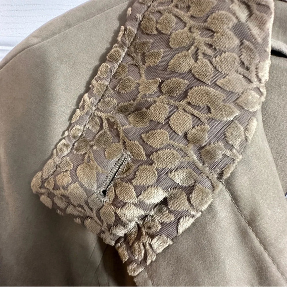 Evan Picone lined trench coat with beautiful trim, 8P, taupe, layer, fall - Picture 3 of 13